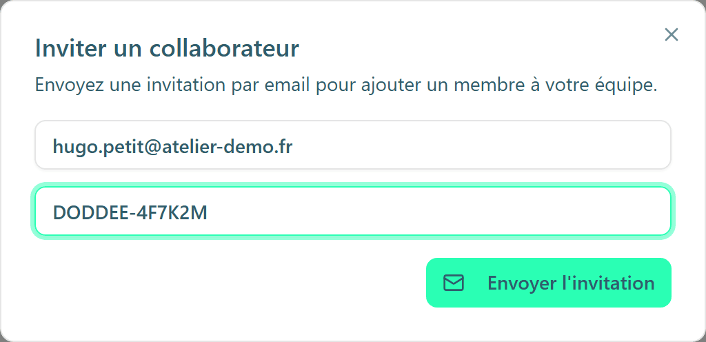 La fenêtre Inviter un collaborateur : l'adresse email et le code d'activation.